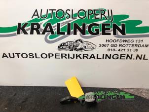 Gebruikte Knipperlicht Schakelaar Opel Agila (A) 1.2 16V Twin Port Prijs € 20,00 Margeregeling aangeboden door Autosloperij Kralingen B.V.