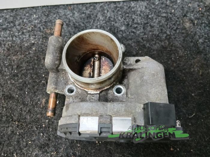 Gasklephuis van een Opel Astra H GTC (L08) 1.4 16V Twinport 2005