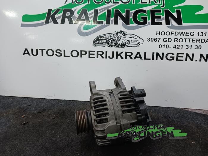 Gebruikte Dynamo Nissan Micra (K11) 1.3 LX,SLX 16V Prijs € 50,00 Margeregeling aangeboden door Autosloperij Kralingen B.V.