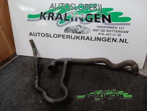 Gebruikte Radiateurslang Renault Clio IV Estate/Grandtour (7R) 1.5 Energy dCi 90 FAP Prijs € 19,99 Margeregeling aangeboden door Autosloperij Kralingen B.V.