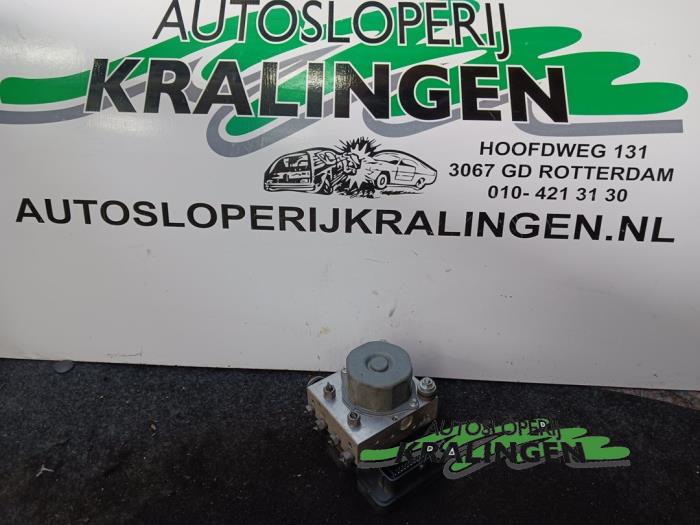 Gebruikte ABS Pomp Renault Clio IV Estate/Grandtour (7R) 1.5 Energy dCi 90 FAP Prijs € 14,94 Margeregeling aangeboden door Autosloperij Kralingen B.V.