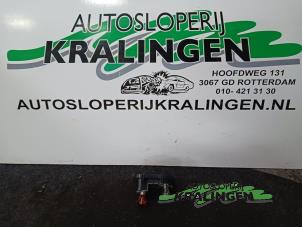 Gebruikte Achterlicht Printplaat links Renault Clio IV Estate/Grandtour (7R) 1.5 Energy dCi 90 FAP Prijs € 25,00 Margeregeling aangeboden door Autosloperij Kralingen B.V.