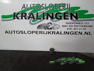 Gebruikte Schakelaar Spiegel Renault Clio IV Estate/Grandtour (7R) 1.5 Energy dCi 90 FAP Prijs € 25,00 Margeregeling aangeboden door Autosloperij Kralingen B.V.