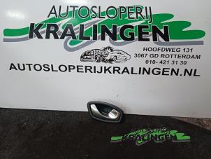 Gebruikte Handgreep Renault Clio IV Estate/Grandtour (7R) 1.5 Energy dCi 90 FAP Prijs € 25,00 Margeregeling aangeboden door Autosloperij Kralingen B.V.