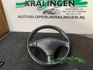 Gebruikte Stuurwiel Peugeot 206 (2A/C/H/J/S) 1.6 16V Prijs € 50,00 Margeregeling aangeboden door Autosloperij Kralingen B.V.