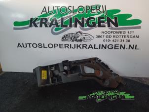 Gebruikte Bumpersteun rechts-achter Renault Clio IV Estate/Grandtour (7R) 1.5 Energy dCi 90 FAP Prijs € 25,00 Margeregeling aangeboden door Autosloperij Kralingen B.V.