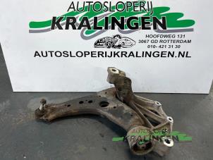 Gebruikte Draagarm links-voor Volkswagen Polo IV (9N1/2/3) 1.2 12V Prijs € 34,99 Margeregeling aangeboden door Autosloperij Kralingen B.V.