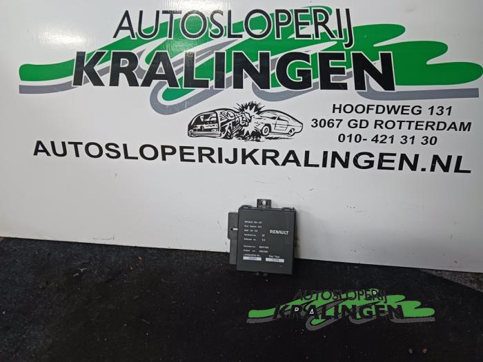Gebruikte Cabriokap computer Renault Megane II CC (EM) 1.6 16V Prijs € 99,99 Margeregeling aangeboden door Autosloperij Kralingen B.V.