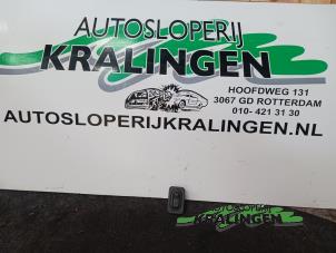 Gebruikte Ruit schakelaar elektrisch Opel Corsa C (F08/68) 1.2 16V Twin Port Prijs € 9,99 Margeregeling aangeboden door Autosloperij Kralingen B.V.