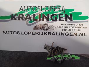 Gebruikte Gasklephuis Opel Astra G (F08/48) 1.6 16V Prijs € 35,00 Margeregeling aangeboden door Autosloperij Kralingen B.V.