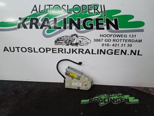 Gebruikte Schuifdak Motor Skoda Fabia (6Y2) 1.4i Prijs op aanvraag aangeboden door Autosloperij Kralingen B.V.