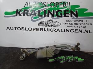 Gebruikte Ruitenwismotor + Mechaniek Peugeot 1007 (KM) 1.6 GTI,Gentry 16V Prijs € 40,00 Margeregeling aangeboden door Autosloperij Kralingen B.V.