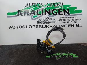 Gebruikte Deurslot Mechaniek 2Deurs links Opel Corsa D 1.4 16V Twinport Prijs € 40,00 Margeregeling aangeboden door Autosloperij Kralingen B.V.