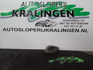 Gebruikte Handgreep Opel Agila (A) 1.0 12V Twin Port Prijs € 10,00 Margeregeling aangeboden door Autosloperij Kralingen B.V.