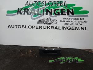 Gebruikte Display Interieur Renault Clio III (BR/CR) 1.4 16V Prijs € 14,99 Margeregeling aangeboden door Autosloperij Kralingen B.V.