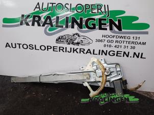 Gebruikte Ruitmechaniek 4Deurs links-voor Toyota Yaris (P1) 1.3 16V VVT-i Prijs € 24,99 Margeregeling aangeboden door Autosloperij Kralingen B.V.