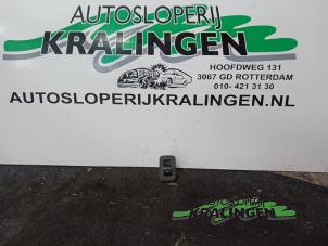 Gebruikte Raam schakelaar elektrisch Audi A2 (8Z0) 1.4 16V Prijs € 9,99 Margeregeling aangeboden door Autosloperij Kralingen B.V.