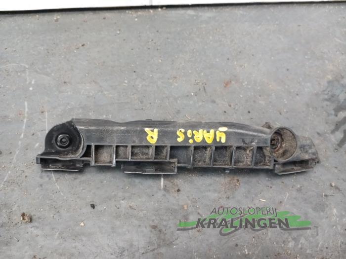 Bumpersteun rechts-voor van een Toyota Yaris II (P9) 1.3 16V VVT-i 2008