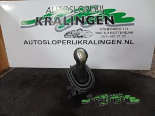 Gebruikte Schakelmechaniek Toyota Yaris II (P9) 1.3 16V VVT-i Prijs € 39,99 Margeregeling aangeboden door Autosloperij Kralingen B.V.