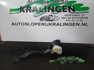Gebruikte Veiligheidsgordel rechts-achter Toyota Yaris II (P9) 1.3 16V VVT-i Prijs € 14,50 Margeregeling aangeboden door Autosloperij Kralingen B.V.