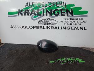 Gebruikte Spiegelkap rechts Peugeot 107 1.0 12V Prijs op aanvraag aangeboden door Autosloperij Kralingen B.V.