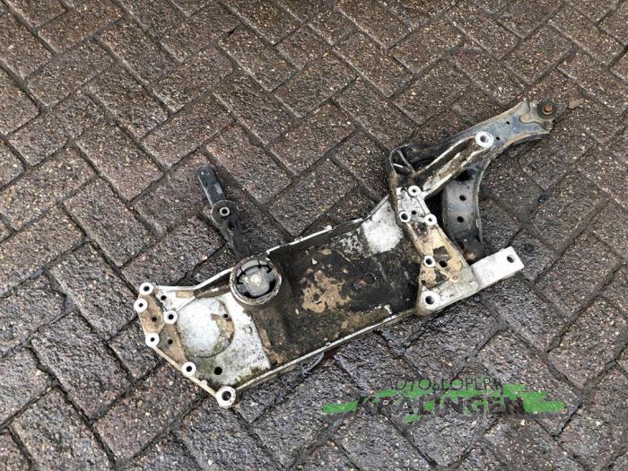 Gebruikte Subframe Volkswagen Caddy III (2KA,2KH,2CA,2CH) 2.0 SDI Prijs € 100,00 Margeregeling aangeboden door Autosloperij Kralingen B.V.