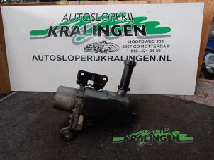 Gebruikte Stuurbekrachtiging Pomp Peugeot 307 CC (3B) 1.6 16V Prijs op aanvraag aangeboden door Autosloperij Kralingen B.V.