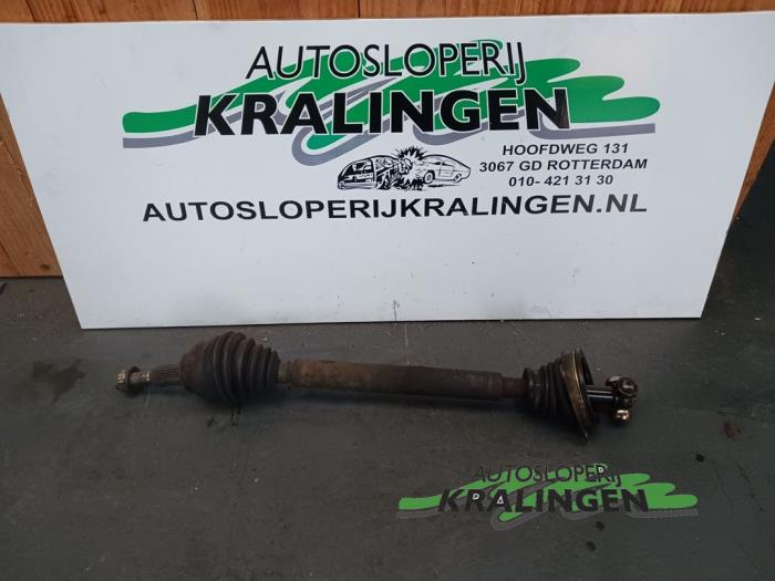Gebruikte Aandrijfas links-voor Renault Laguna II Grandtour (KG) 2.0 16V IDE Prijs € 24,99 Margeregeling aangeboden door Autosloperij Kralingen B.V.