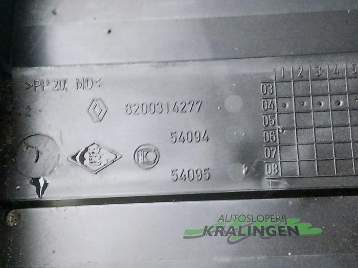 Zekeringkast van een Renault Clio III (BR/CR) 1.4 16V 2007