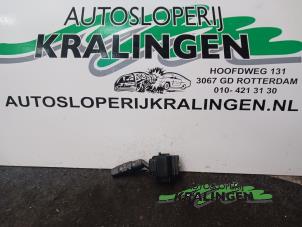Gebruikte Knipperlicht Schakelaar Mazda 3 (BK12) 1.6i 16V Prijs € 9,99 Margeregeling aangeboden door Autosloperij Kralingen B.V.
