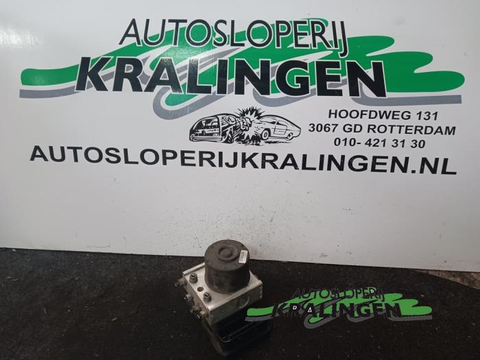 Gebruikte ABS Pomp Mazda 3 (BK12) 1.6i 16V Prijs € 9,99 Margeregeling aangeboden door Autosloperij Kralingen B.V.