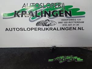 Gebruikte Alarmlicht Schakelaar Mazda 3 (BK12) 1.6i 16V Prijs € 9,99 Margeregeling aangeboden door Autosloperij Kralingen B.V.