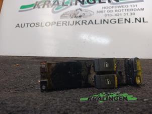 Gebruikte Raam schakelaar elektrisch Volkswagen Sharan (7M8/M9/M6) 2.0 Prijs € 19,99 Margeregeling aangeboden door Autosloperij Kralingen B.V.