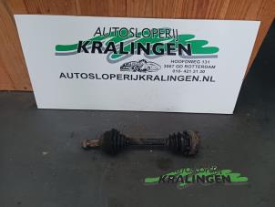 Gebruikte Aandrijfas rechts-voor Alfa Romeo 147 (937) 1.6 HP Twin Spark 16V Prijs € 49,99 Margeregeling aangeboden door Autosloperij Kralingen B.V.