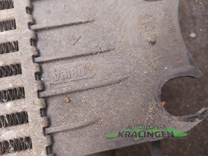 Intercooler van een Opel Vivaro 1.9 DI 2005