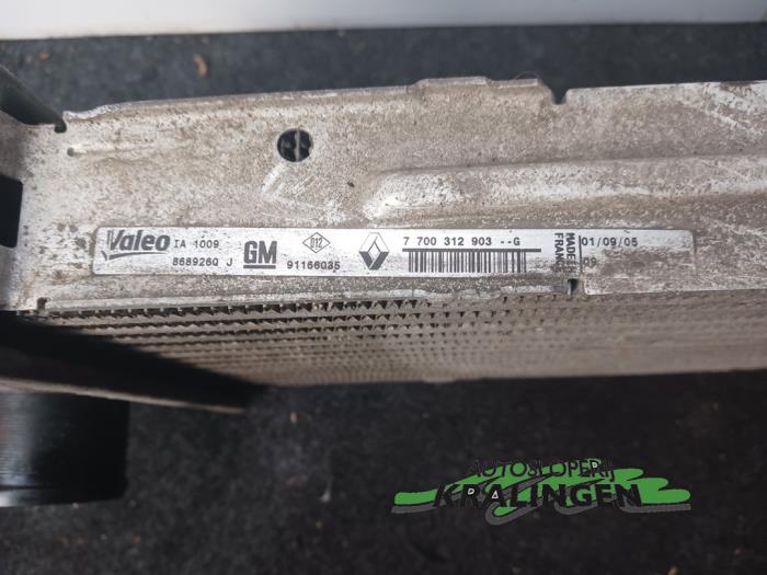 Intercooler van een Opel Vivaro 1.9 DI 2005