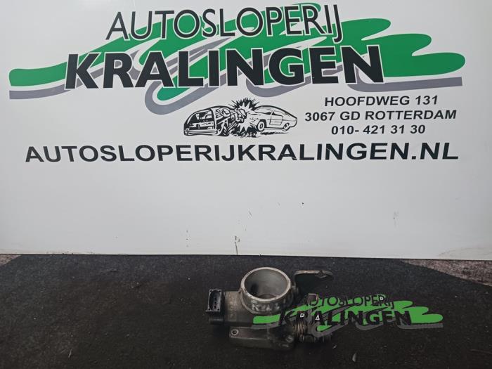 Gebruikte Gasklephuis Ford Fiesta 4 1.25 16V Prijs € 25,00 Margeregeling aangeboden door Autosloperij Kralingen B.V.