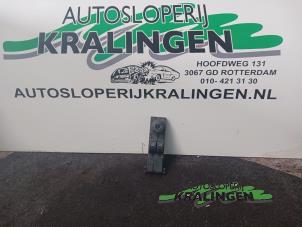Gebruikte Ruit schakelaar elektrisch Ford Focus 2 Wagon 1.6 16V Prijs € 25,00 Margeregeling aangeboden door Autosloperij Kralingen B.V.