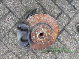 Gebruikte Asschenkel links-voor Suzuki Swift (ZA/ZC/ZD1/2/3/9) 1.3 VVT 16V Prijs € 50,00 Margeregeling aangeboden door Autosloperij Kralingen B.V.