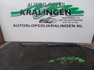 Gebruikte Set Gasdempers Achterklep Opel Corsa D 1.2 16V Prijs € 25,00 Margeregeling aangeboden door Autosloperij Kralingen B.V.