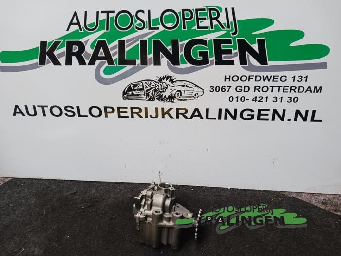 Gebruikte Oliepomp Opel Vivaro 2.0 CDTI Prijs € 69,99 Margeregeling aangeboden door Autosloperij Kralingen B.V.