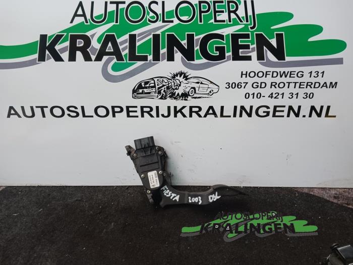 Gebruikte Sensor Gaspedaalpositie Ford Fiesta 5 (JD/JH) 1.4 TDCi Prijs € 25,00 Margeregeling aangeboden door Autosloperij Kralingen B.V.
