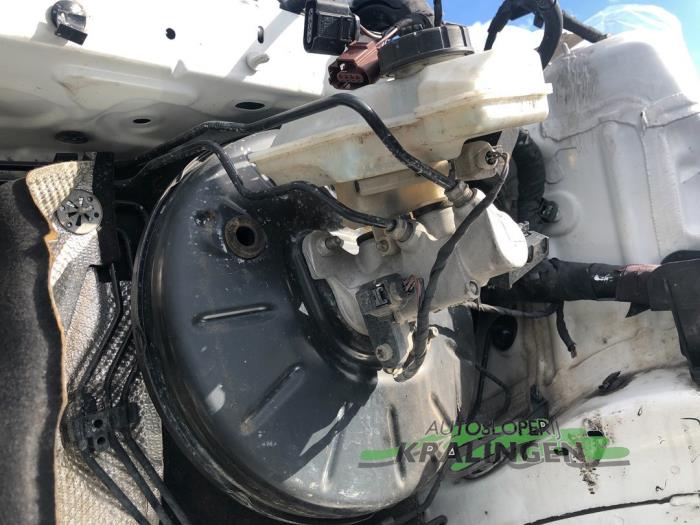 Gebruikte Rembekrachtiger Volkswagen Golf VII (AUA) 1.2 TSI 16V Prijs € 100,00 Margeregeling aangeboden door Autosloperij Kralingen B.V.