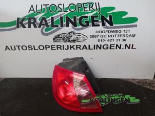 Gebruikte Achterlicht links Mitsubishi Colt (Z2/Z3) 1.3 16V Prijs € 40,00 Margeregeling aangeboden door Autosloperij Kralingen B.V.