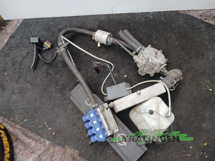 Gas installatie (compleet) van een Opel Corsa C (F08/68) 1.2 16V 2001