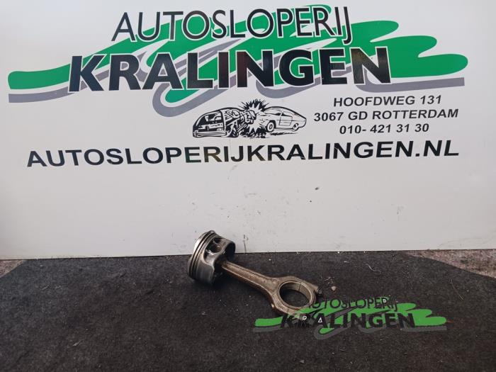 Gebruikte Zuiger BMW 3 serie (E92) 320i 16V Prijs € 70,00 Margeregeling aangeboden door Autosloperij Kralingen B.V.
