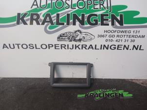 Gebruikte Radio omlijsting Volkswagen Golf V (1K1) 1.6 FSI 16V Prijs € 19,99 Margeregeling aangeboden door Autosloperij Kralingen B.V.