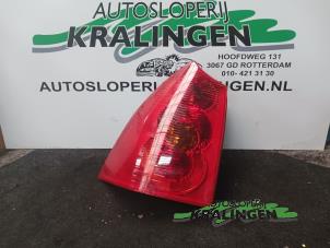 Gebruikte Achterlicht links Peugeot 307 SW (3H) 1.6 16V Prijs € 35,00 Margeregeling aangeboden door Autosloperij Kralingen B.V.