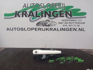 Gebruikte Deurgreep 4Deurs links-achter Citroen Berlingo 1.6 Hdi 75 Prijs € 50,00 Margeregeling aangeboden door Autosloperij Kralingen B.V.