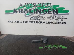 Gebruikte Pinker Schakelaar Citroen Saxo 1.4i VTR,VTS Prijs € 25,00 Margeregeling aangeboden door Autosloperij Kralingen B.V.
